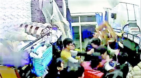 大學(xué)生網(wǎng)上叫外賣 吃出一串鑰匙