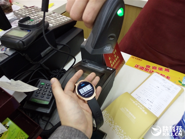 Apple Pay門(mén)店難找 我用支付寶手表拉了把轟