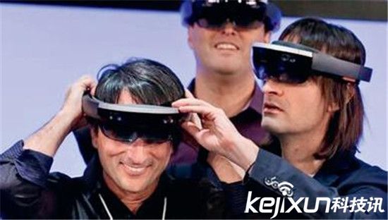 AR竟完虐VR技術？微軟HoloLens演示