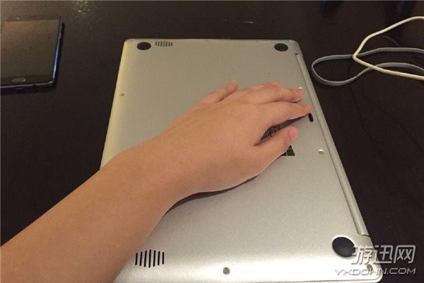 小米筆記本模仿蘋果Macbook Air  超越還是倒退？
