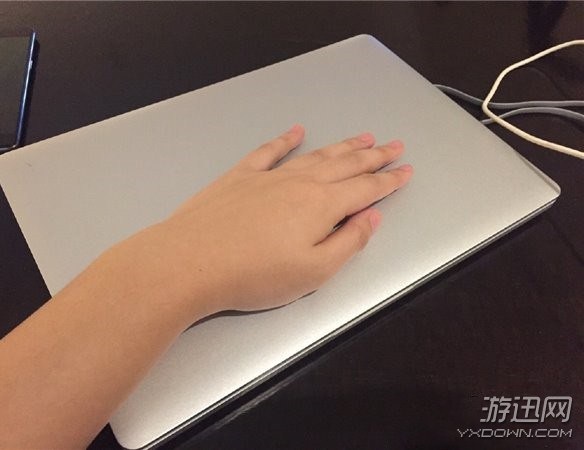 小米筆記本模仿蘋果Macbook Air  超越還是倒退？