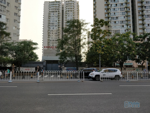 一加5和榮耀9對比評測：實用性再戰(zhàn)顏值 相差300元怎么選？